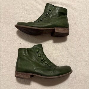 Miz Mooz Leather Button Ankle Boots Louise Kiwi Green Size 10